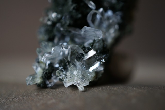 ブルガリア産クォーツ(日本式双晶)/クローライト Japan Law Twinned Quartz / Chlorite 1704