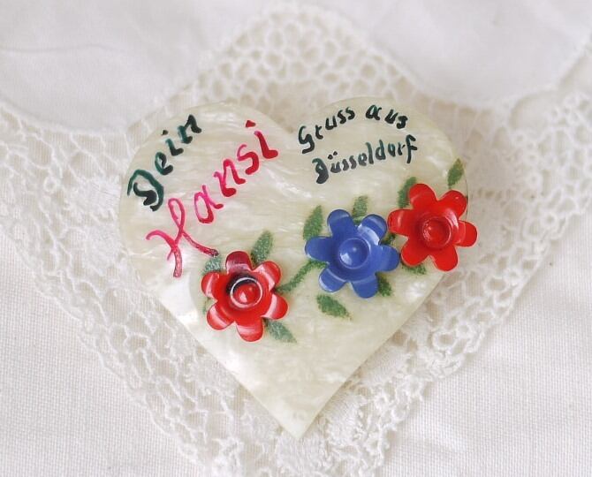 ドイツ ハート型セルロイド 思い出のブローチ