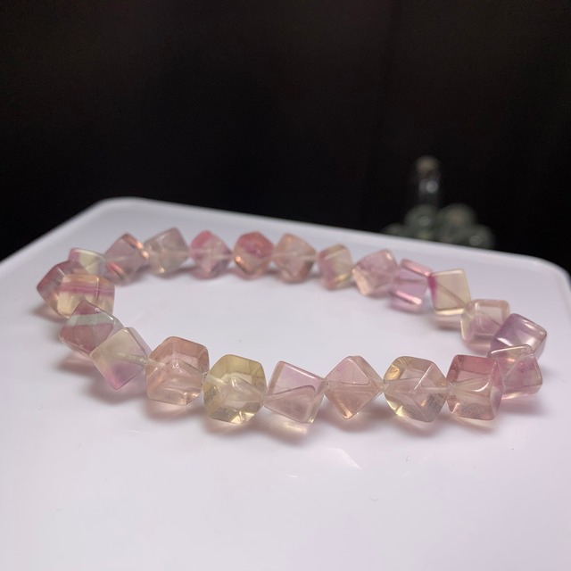 可愛い色合い꙳★*ﾟフローライトキューブブレスレット