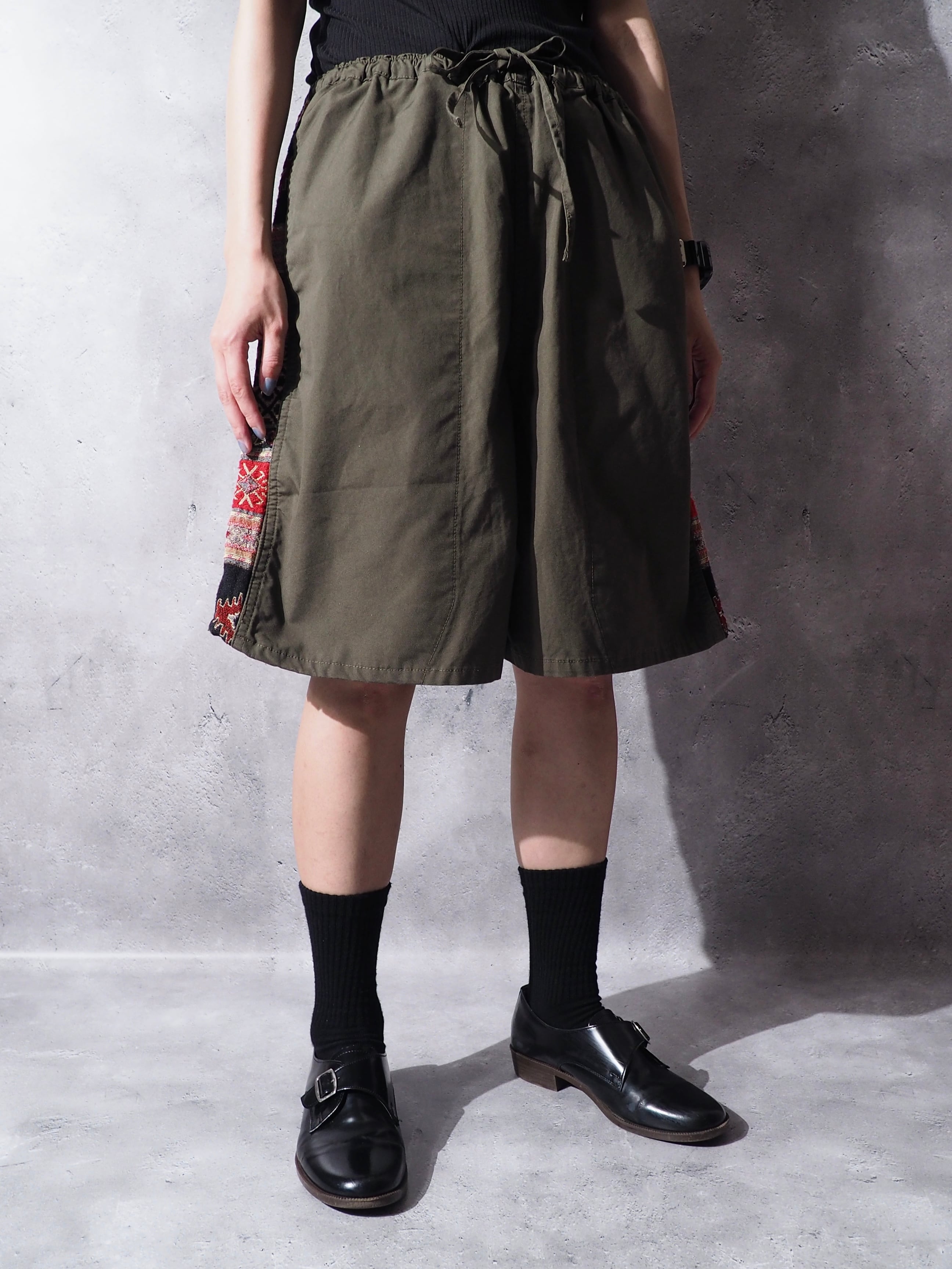 ” Navajo ” ethnic art embroidery switching design short pants