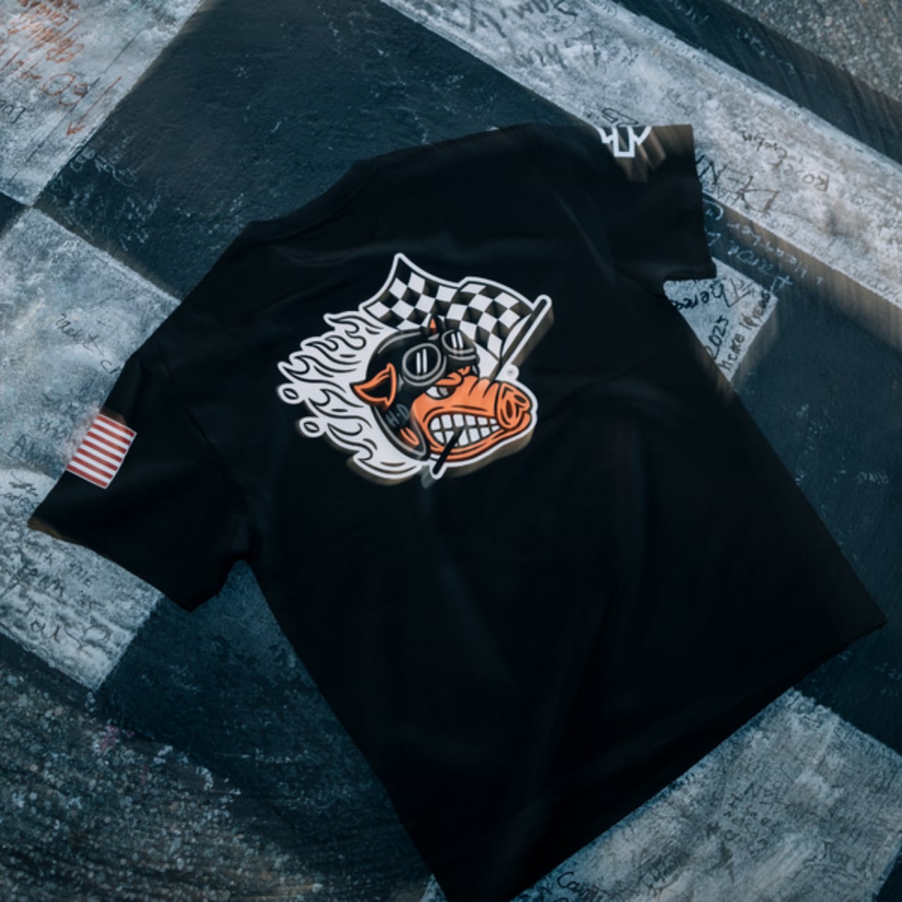 ユニセックス ファクトリーレーシングファストジョニーTシャツ