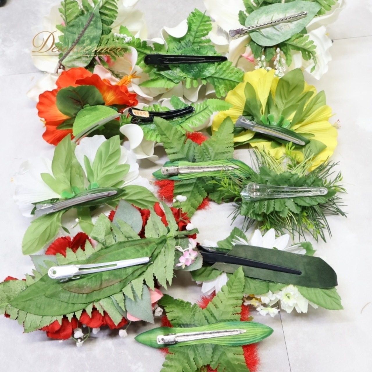 フラダンス 小物 まとめ売り 全80点 セット ネックレス フラワーレイ リーフレイ ウィッグ 髪飾り 頭飾り 小道具 カラフル 花 ヘアアクセサリー ブレスレット 豪華 舞台 レイ タヒチアン おしゃれ グリーン系 レッド系 オレンジ系 イエロー系