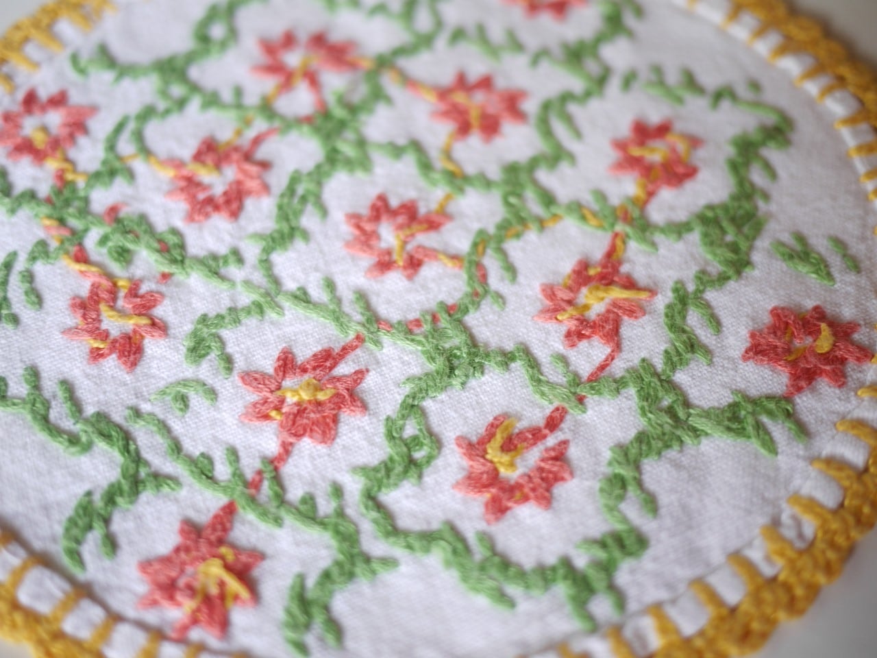 刺繍ドイリー クロスステッチ 格子花 | こりすのパン屋Base店 （世界の