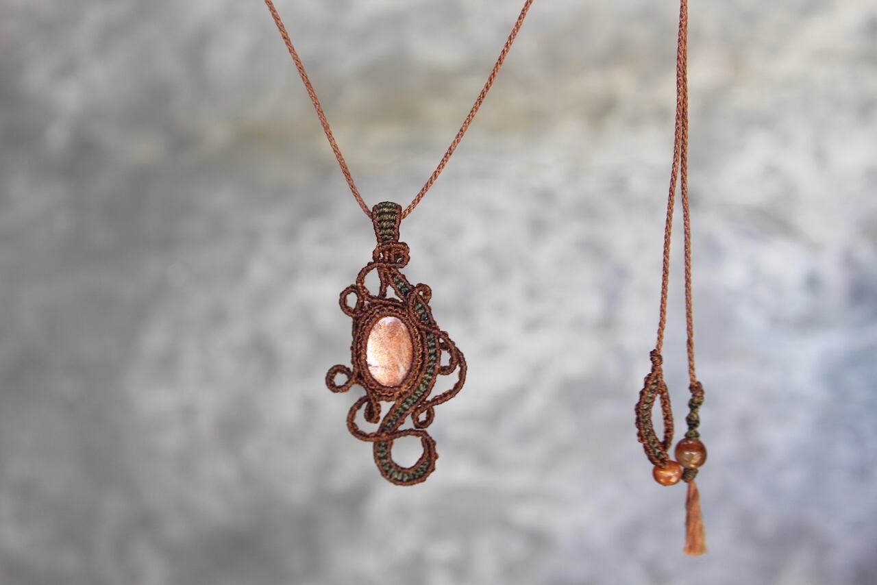 Sunstone micro macrame pendant