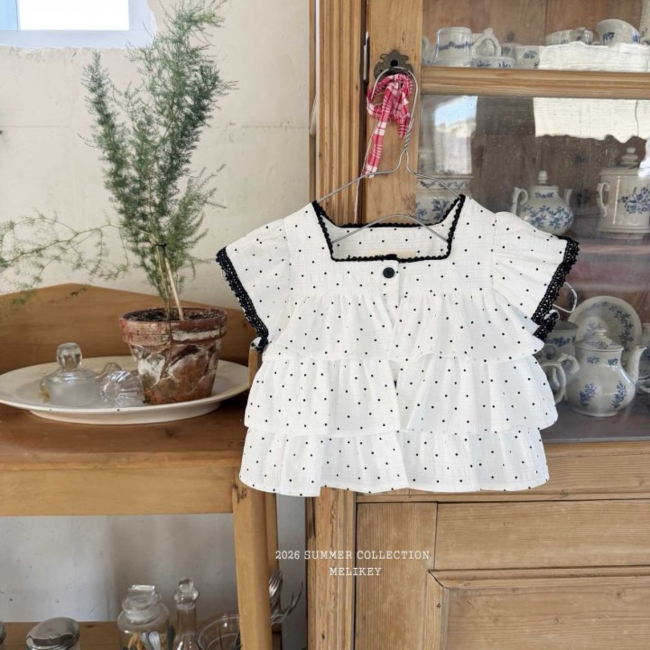 [MELIKEY] Dot Ruffle Sleeveless Blouse (JS/JM) / [미라이키] 도트캉캉나시블라우스 (JS/JM)
