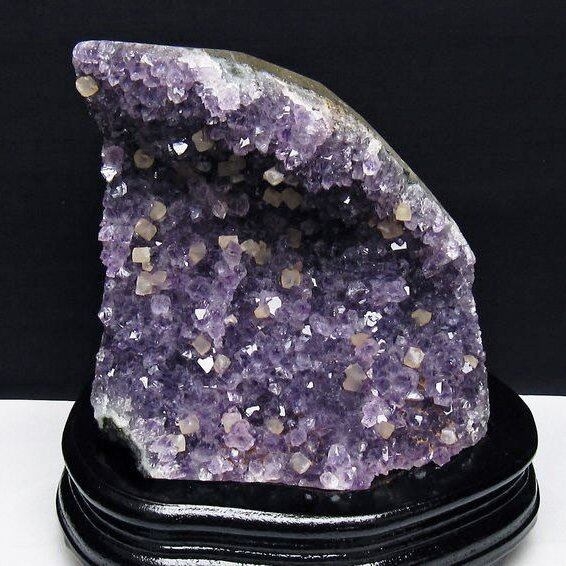 1.9Kg アメジスト クラスター ウルグアイ産 アメジスト 原石 amethyst 台座付属 カルサイト付き 花型 一点物 182-7087