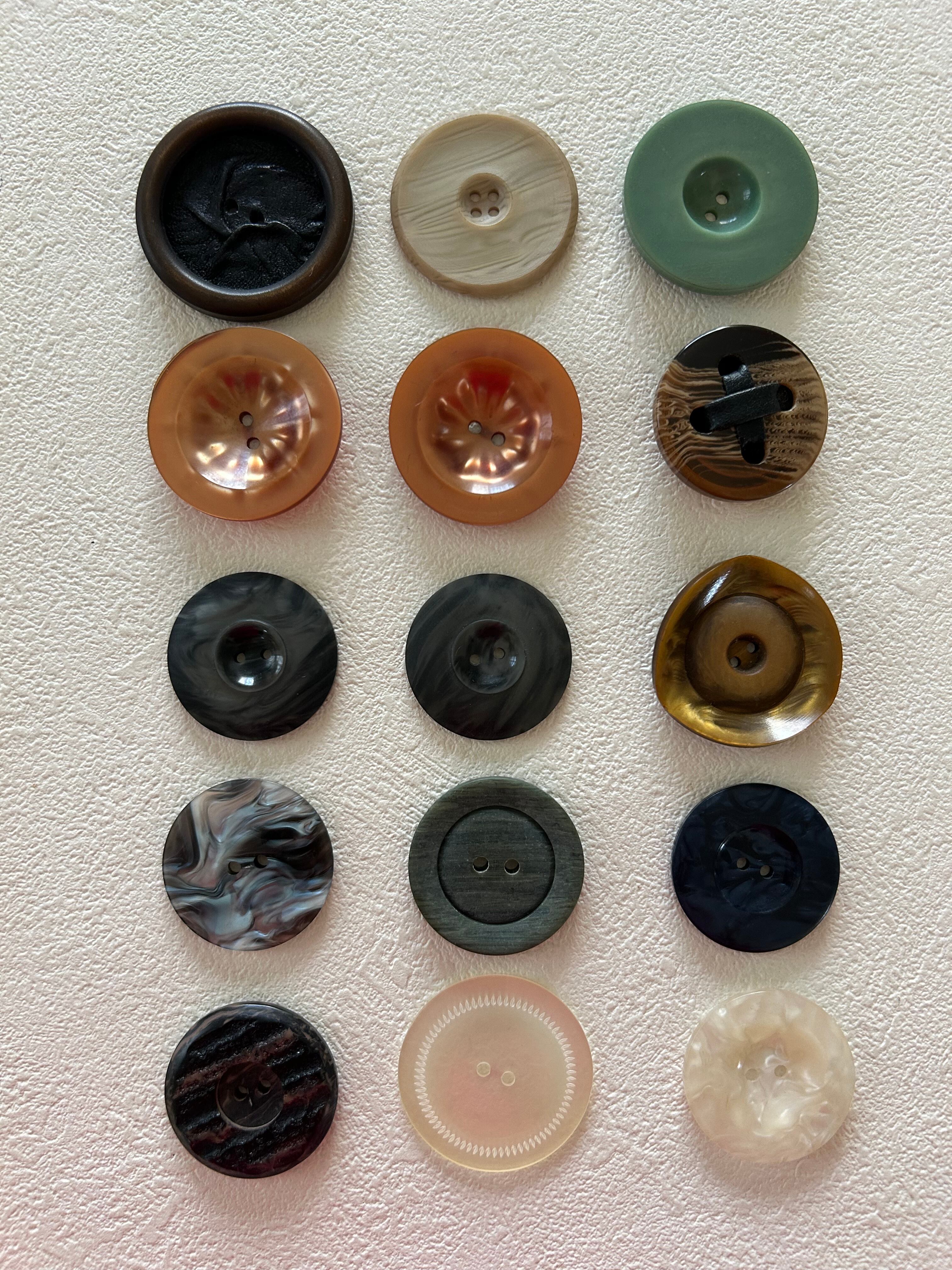 Japanese Vintage 大型ボタン 15個セット レトロボタン 30mm〜38mmサイズ 昭和レトロ アクセサリーパーツ デコレーション材