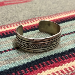 BRUCE MORGAN SILVER BANGLE