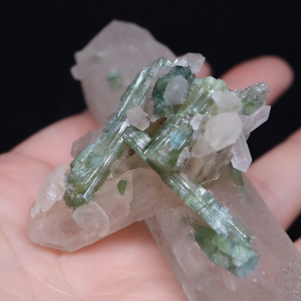 グリーン トルマリン 母岩 クォーツ 電気石 94.5g T635 鉱物 天然石