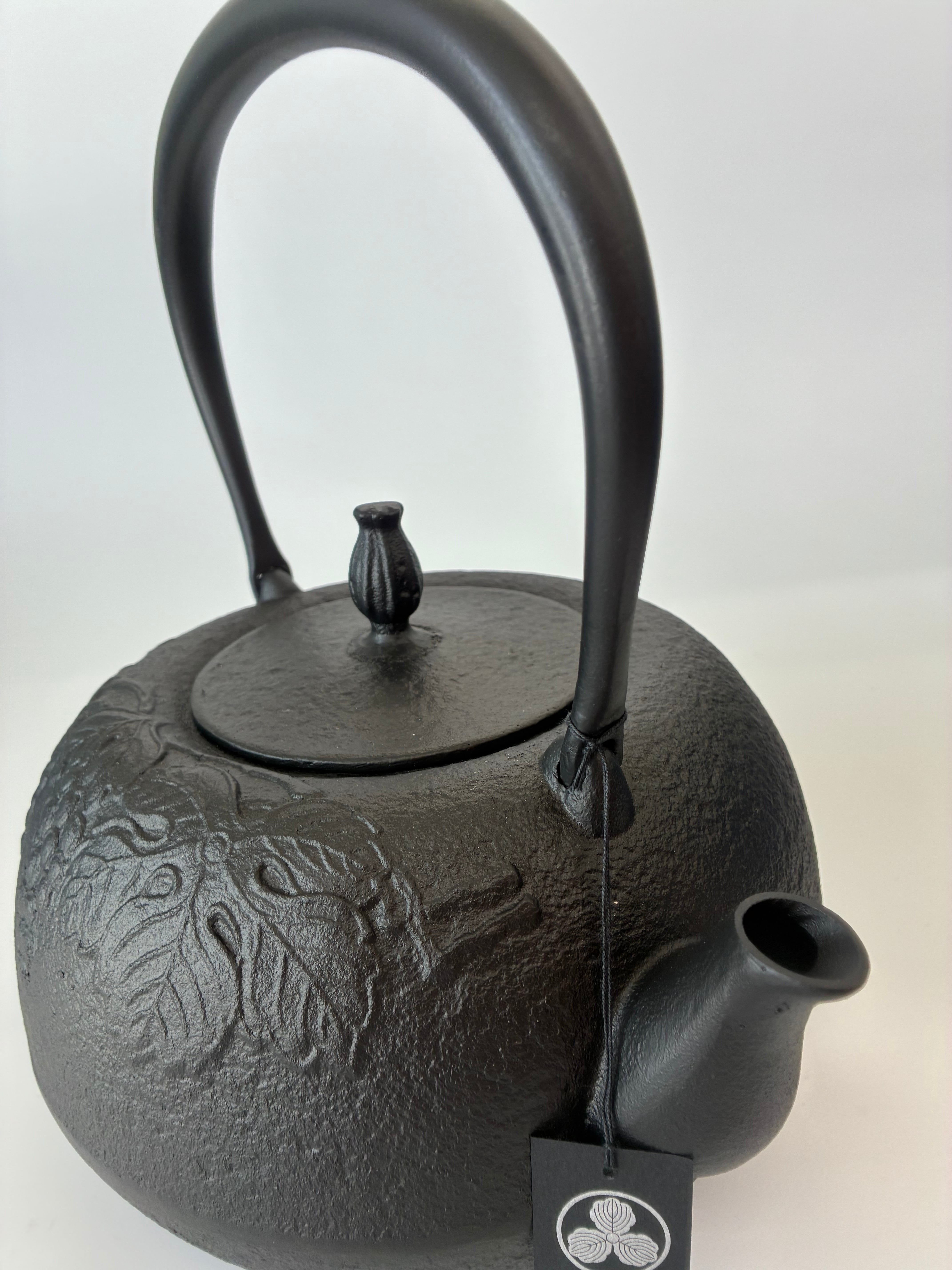 鉄瓶 姥口ぶどう 1.8L 黒 | 田舎暮らし屋｜南部鉄器通販.com