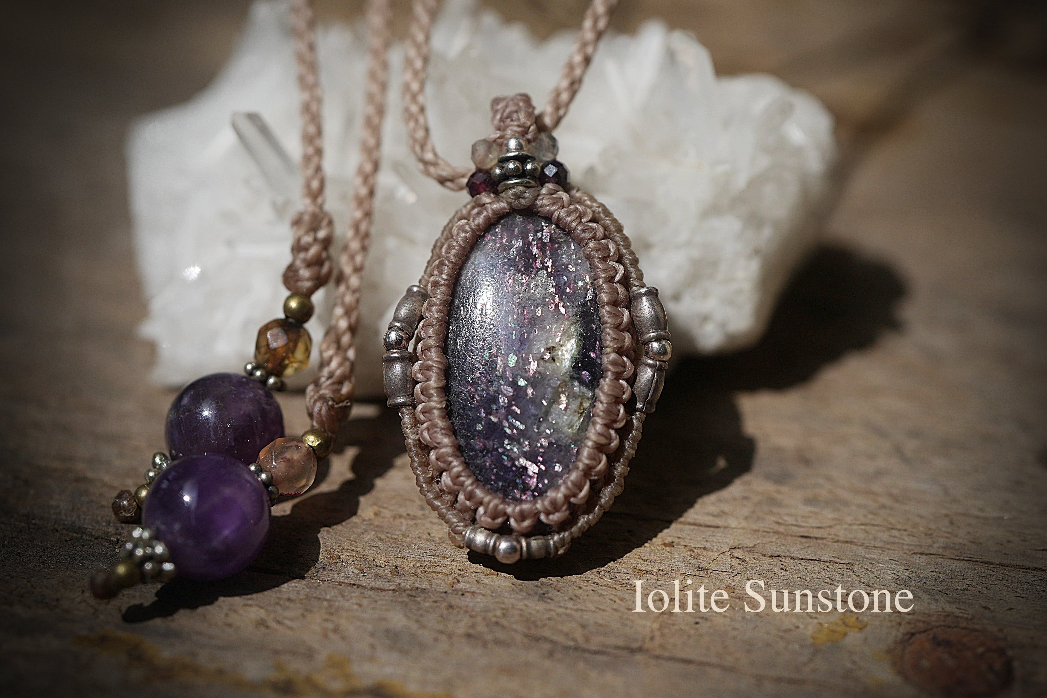 ピンクパープル★アイオライトサンストーン マクラメネックレス2197