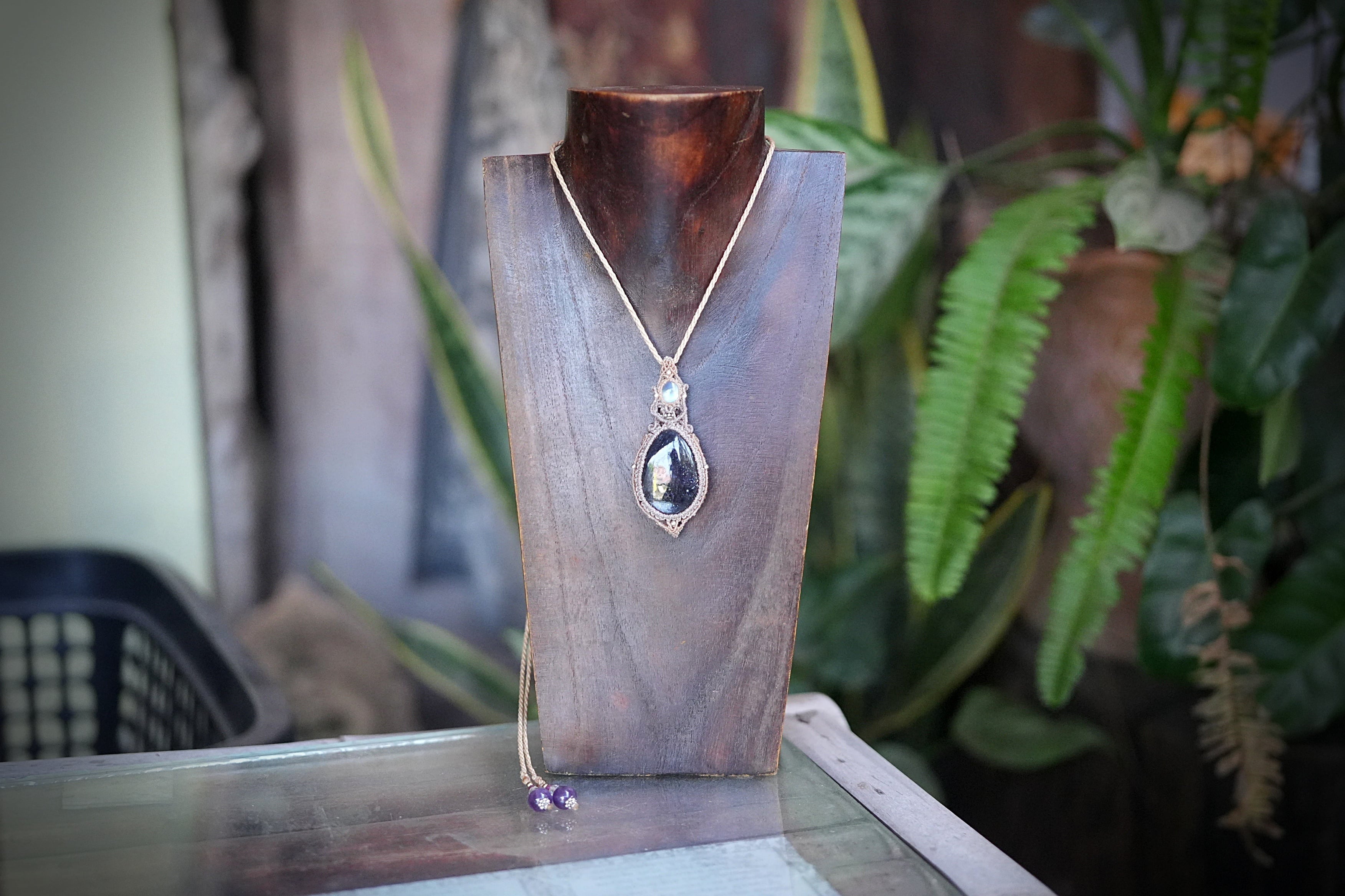 月と宇宙☆moonstone iolite sunstone マクラメネックレス1939 | Funky