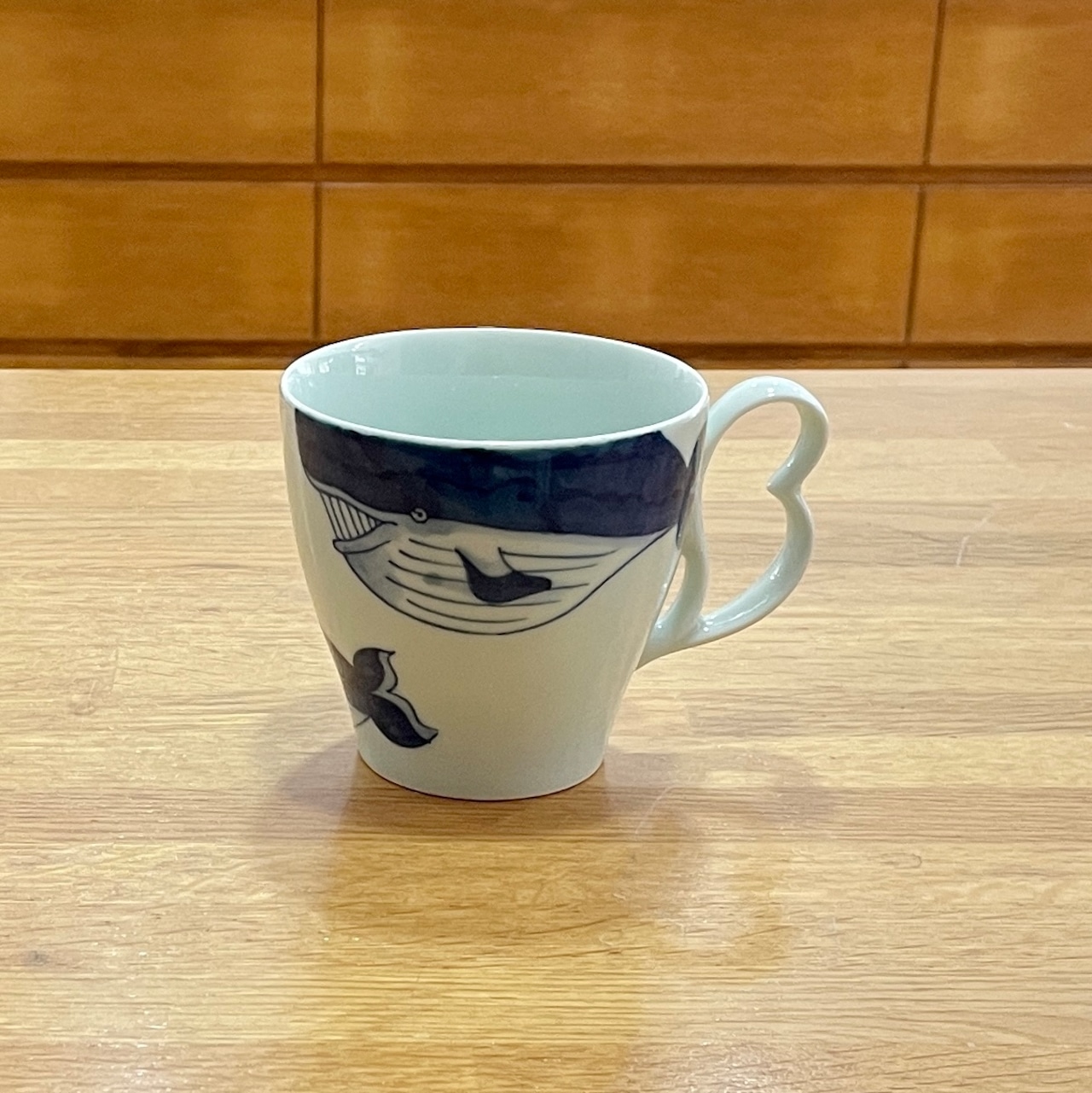 マグカップ　フーズカップ　ドット柄（青）・千鳥・クジラ・　有田焼  ハート型の取手