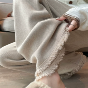 【送料無料】 ワイドパンツ 3色 フレア Aライン ガウチョ ボトム ロング マキシ ポケット ニット素材 厚手生地 かわいい 大人可愛い 大人女子 綺麗 シンプル カジュアル 大人 上品 おしゃれ お洒落 こなれ感 ラフ コンサバ 着痩せ ヘルシー 無地 冬 10代 20代 30代 40代 レディース 女性用 ママ デート お出かけ 女子会 お呼ばれ 休日 お茶会 授業参観 着回し 普段使い ファッション コーデ スタイル 楽ちん あったか 暖かい 体型カバー 定番 デイリーユース オーバーシルエット