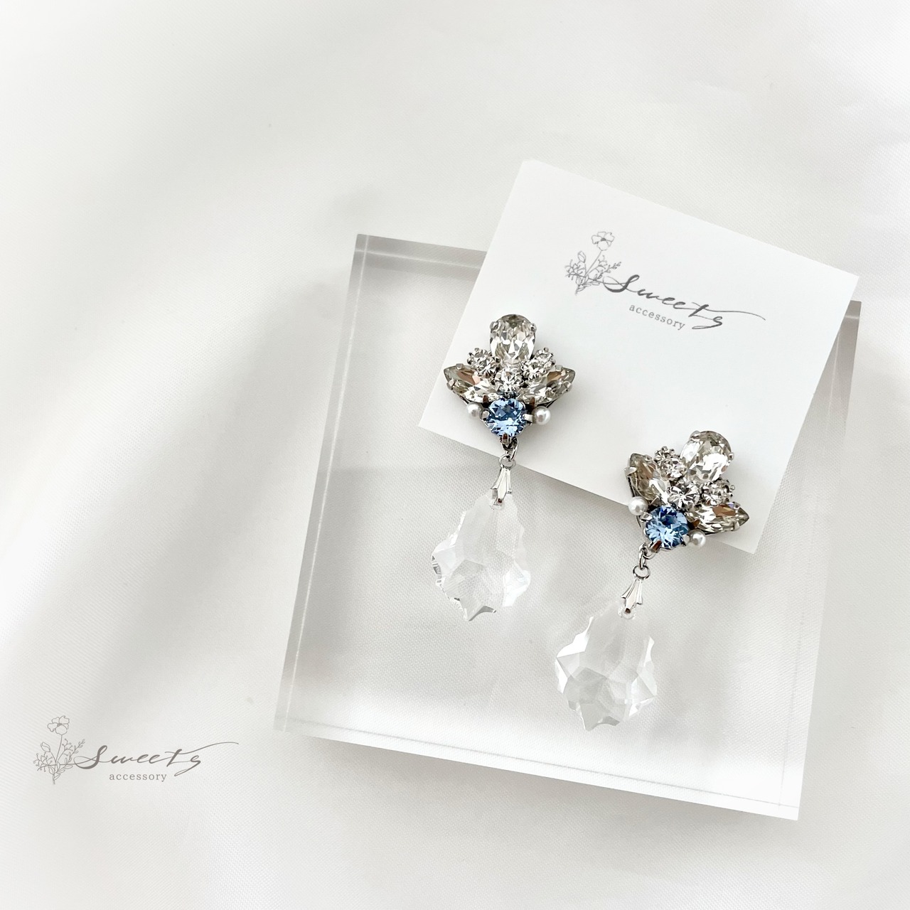 サムシングブルーブルービジューのクリアクリスタルピアス・イヤリング 