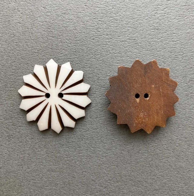 〈再入荷〉ギザギザシンプルカウボーン2穴ボタン（30mm）