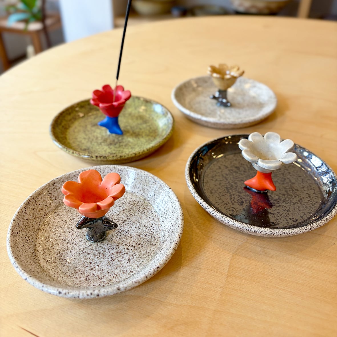 Jae Polgar flower incense holder