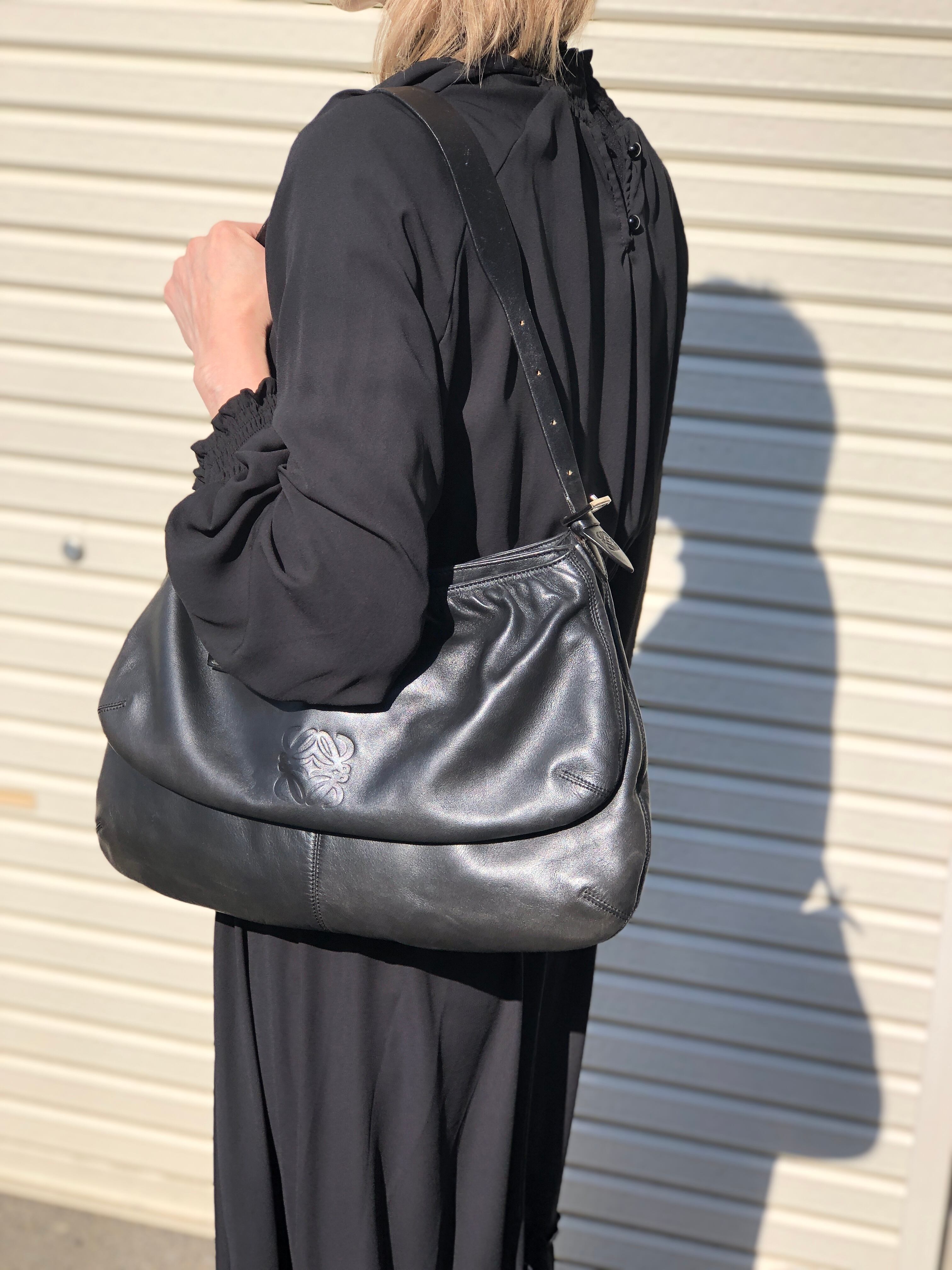 LOEWE ロエベ ショルダーバッグ ブラック アナグラム型押し ナッパ