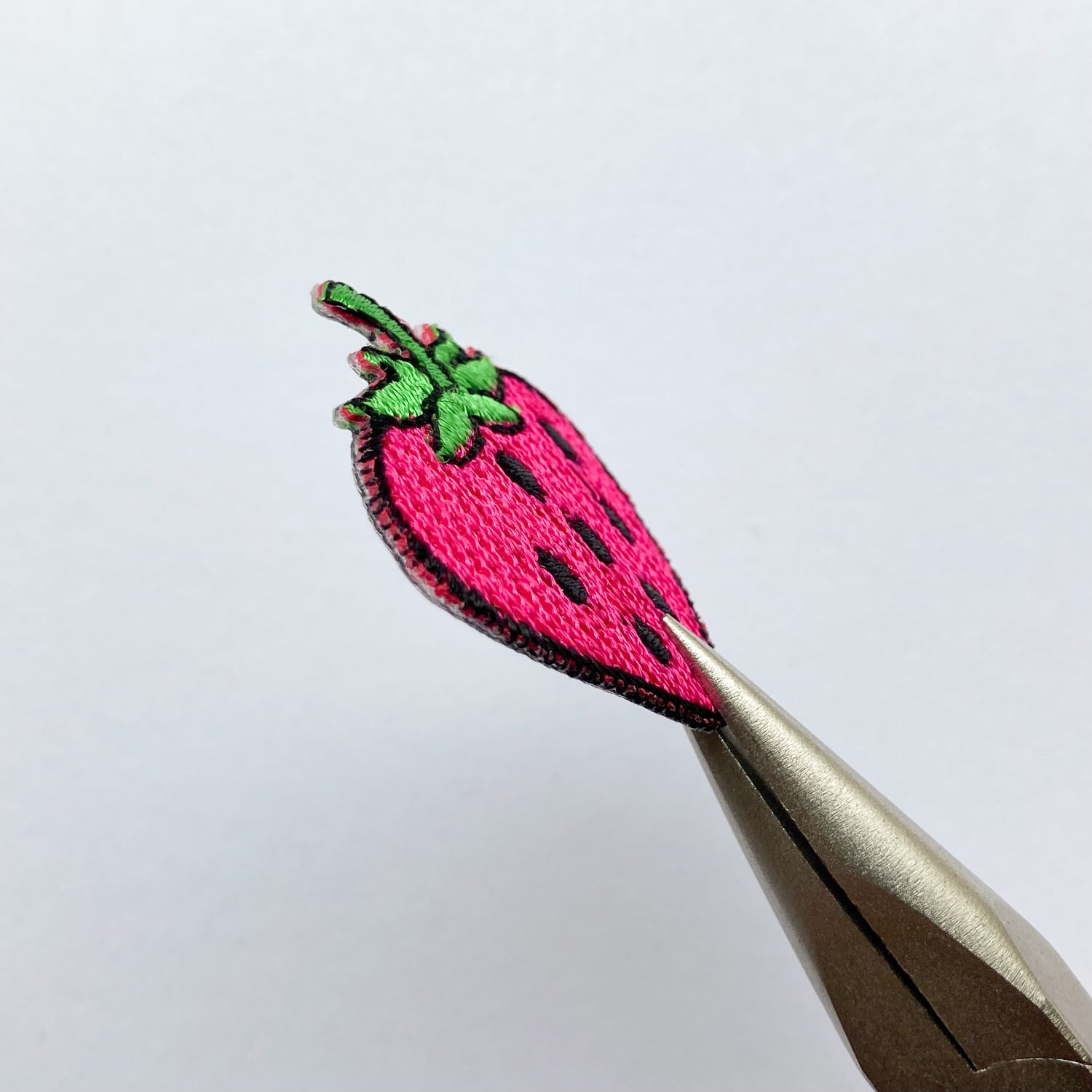カラフルいちごのワッペン | Dua-アクセサリーパーツショップ
