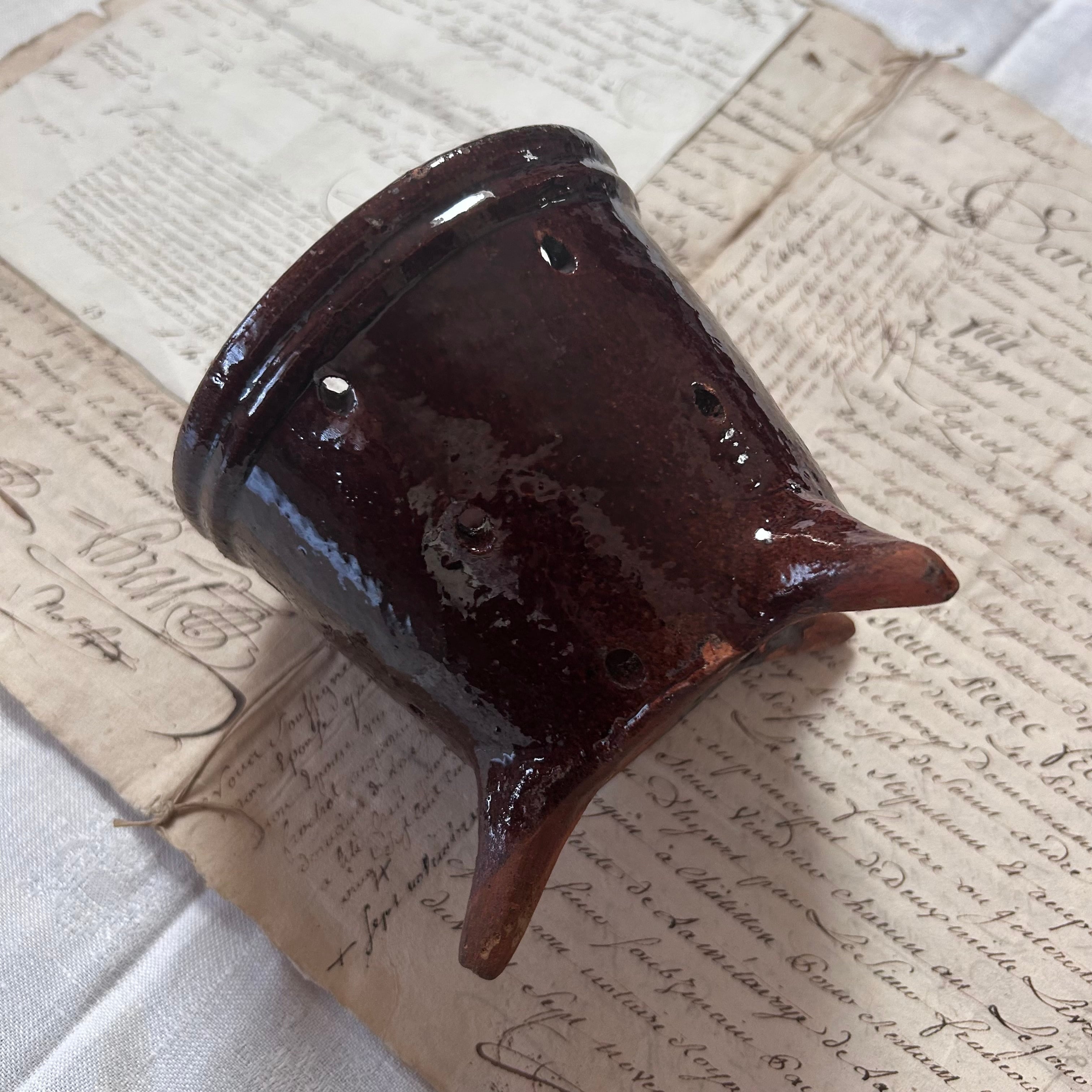 フランスアンティーク antique brocante フェセル 水切り フランスアンティーク】飴色釉薬のフェセル 水切り | ｱﾝﾃｨｰｸﾎﾞﾝﾇｼｬﾝｽ