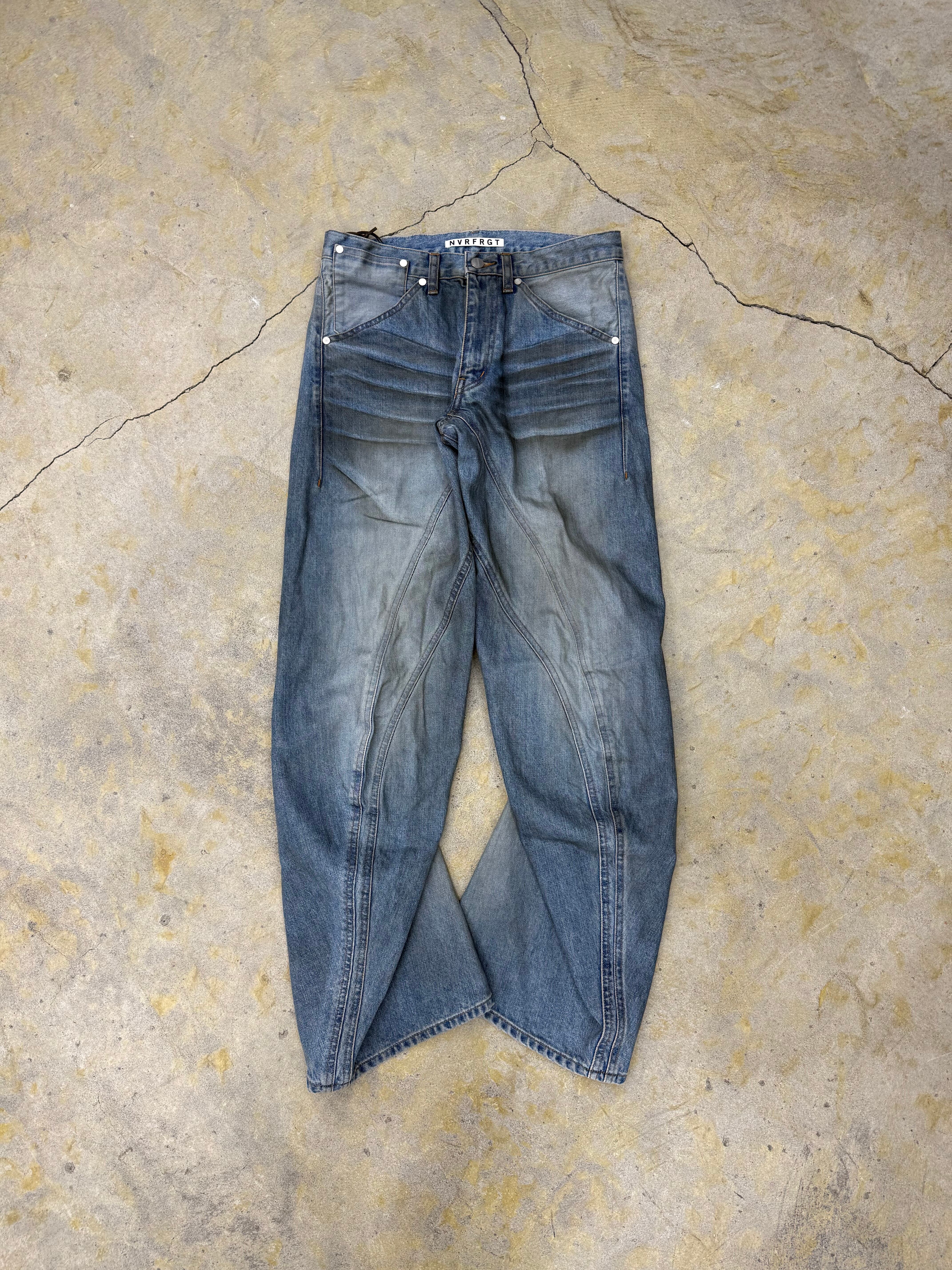NVRFRGT | 3D TWISTED JEANS 3.0 | DIRTY FADEDE INDIGO | HOWDAY
