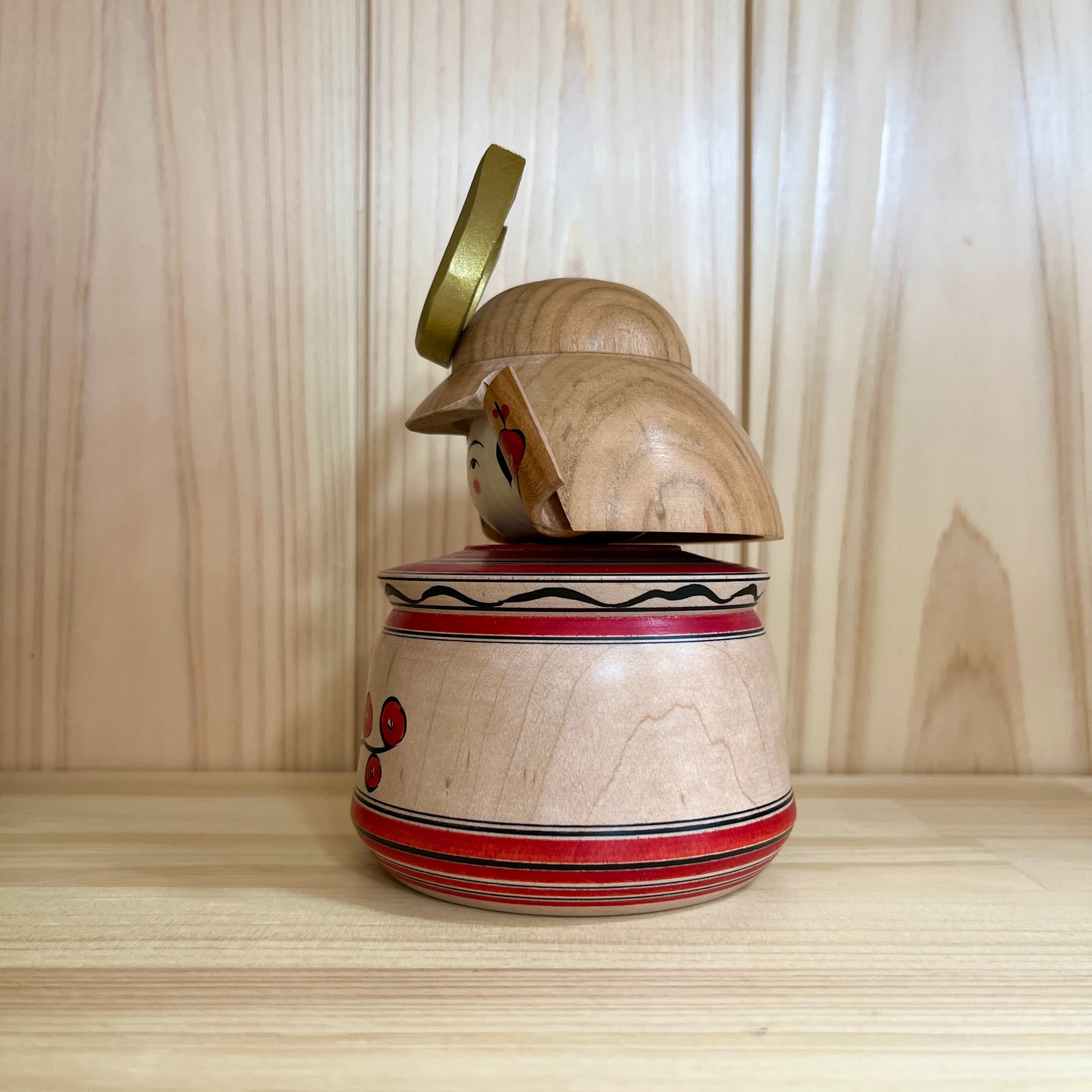 佐藤英之工人：弥治郎系】赤 若武者こけし（大）ゴールド 端午の節句