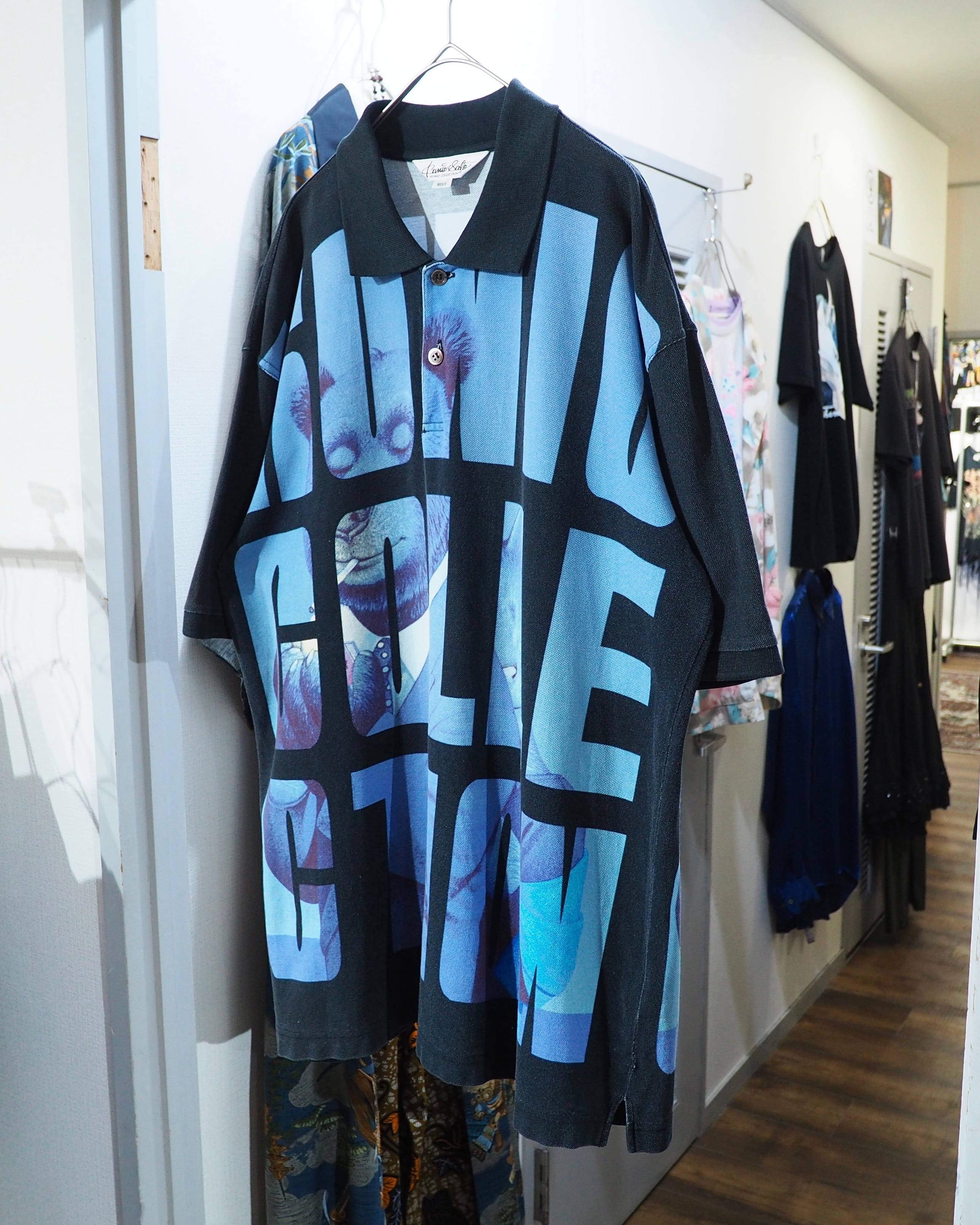 1990s " KUNIO COLLECTION ‐ 抱擁 " Graphic printed vintage SS polo Shirt