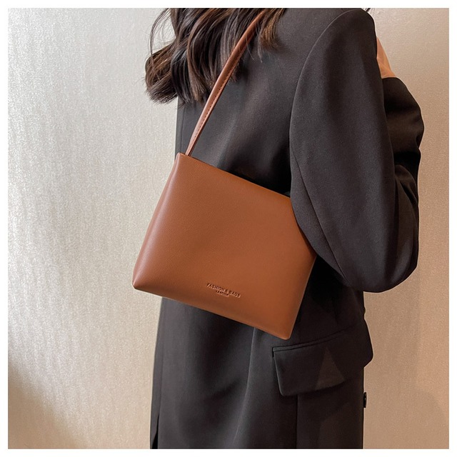 バッグ カバン 鞄 レディース レディースバッグ 斜め掛けバッグ 手持ちバッグ 手持ちカバン 2way スクウェアフォルム スクウェアバッグ 韓国 韓国っぽ かわいい 大人可愛い カジュアル おしゃれ お洒落 送料無料 キュート ガーリー かっこいい クール 10代 20代 30代 40代 女の子 カジュアル シンプル かっちり 通勤 OL 学生 通学 デート お出かけ 女子会 デイリー 普段使い 韓国 韓国系 ファッション コーデ 春 夏 秋 冬 小さめ キャラメル カーキ ブラック 黒 ブラウン 茶色