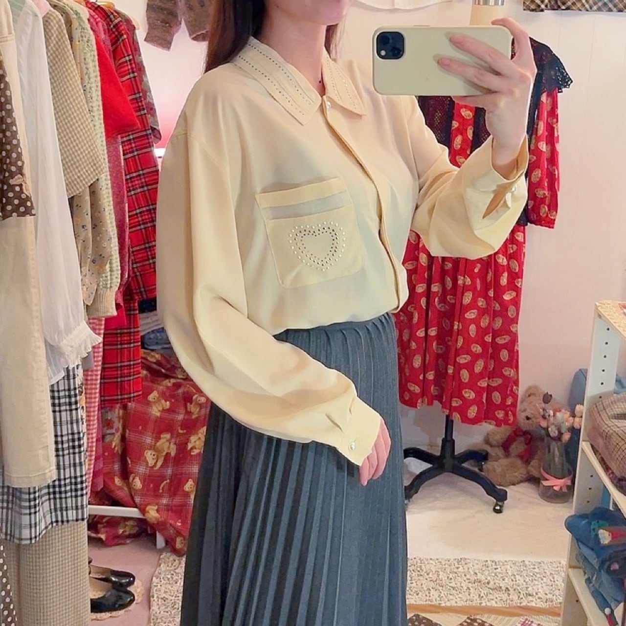 heart rhinestone cream blouse