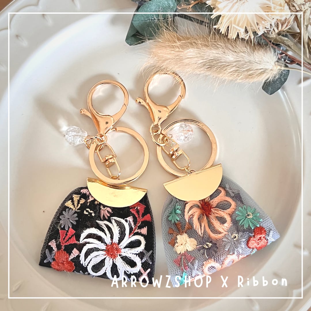 金額変更ハンドメイド　インド刺繍リボン、レジンチャーム、キーホルダーオーダー 6ea55bd3a8f6db8bbcc8493d8175bd