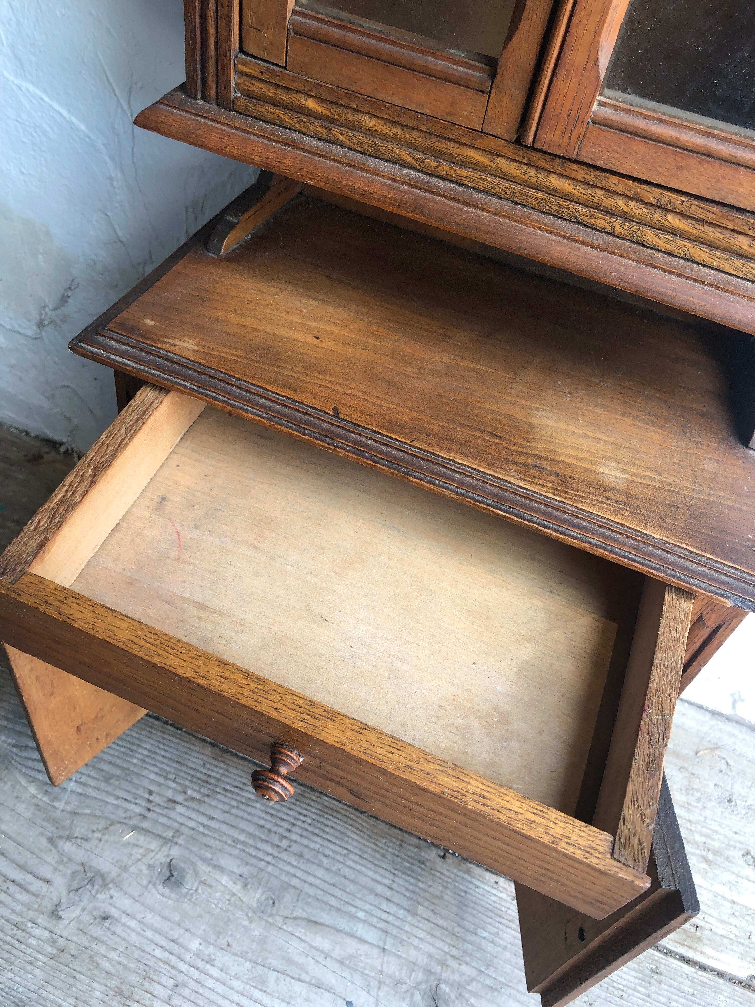 木製ブラウンミニキャビネット 食器棚 | Brocante de La Cocotte