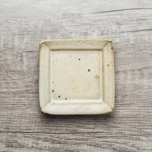 粉引き 角豆皿 （小皿・お茶請け皿・取り皿・醤油皿）／くるり窯