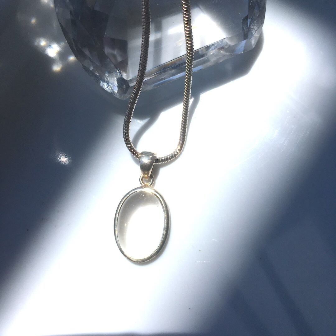 【一点物】SV925✦4月の誕生石⋆.·透明な光を閉じ込めた✦クリアクォーツペンダント⋆.·✦