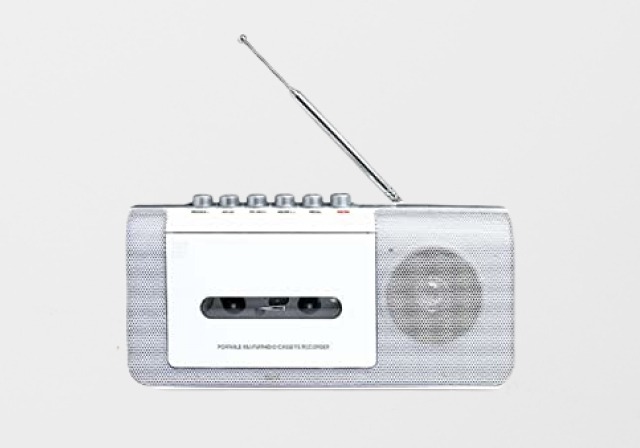 AM/FMラジオ カセットテープレコーダー　ST-RC01WH