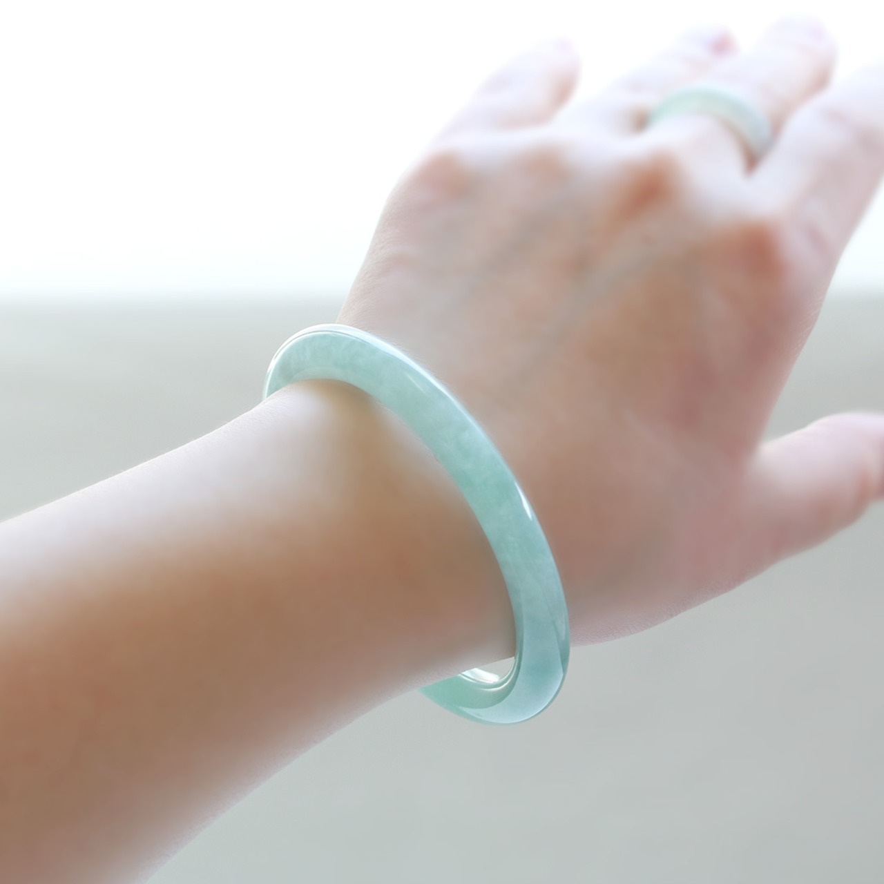 【内径約56mm 】透明感抜群！バングル A貨翡翠 jd_bg1221