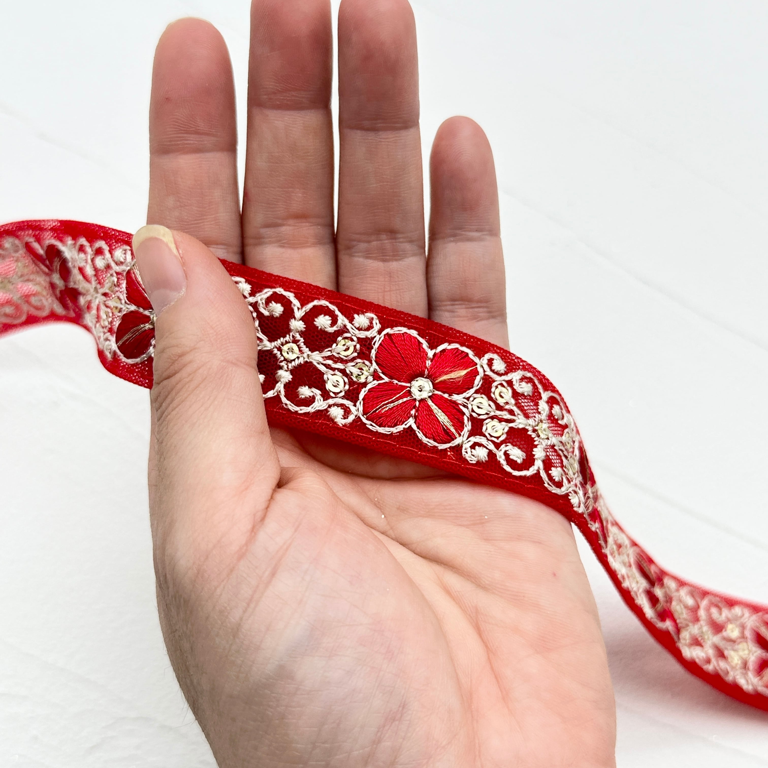 クローバー [レッド］インド刺繍リボン 1097 | インド刺繍リボン専門店