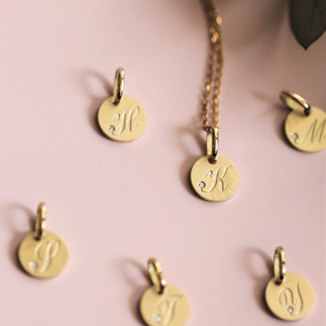 【Small luxury】K18 イニシャル ダイヤモンド ペンダント