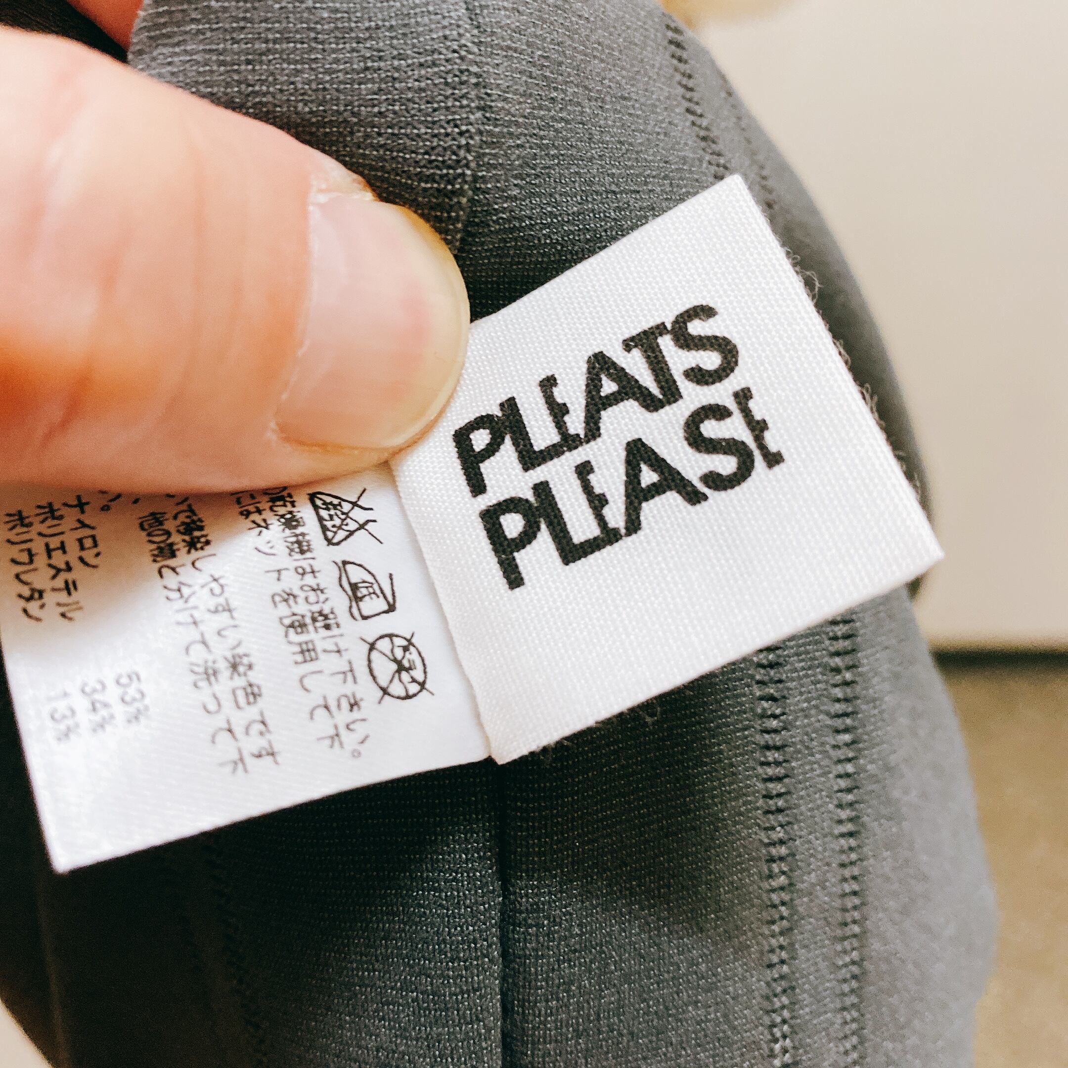me ISSEY MIYAKE A-POC PLEAS カーディガン イッセイミヤケ カーディガン グレー色 ISSEY MIYAKE PLEATS