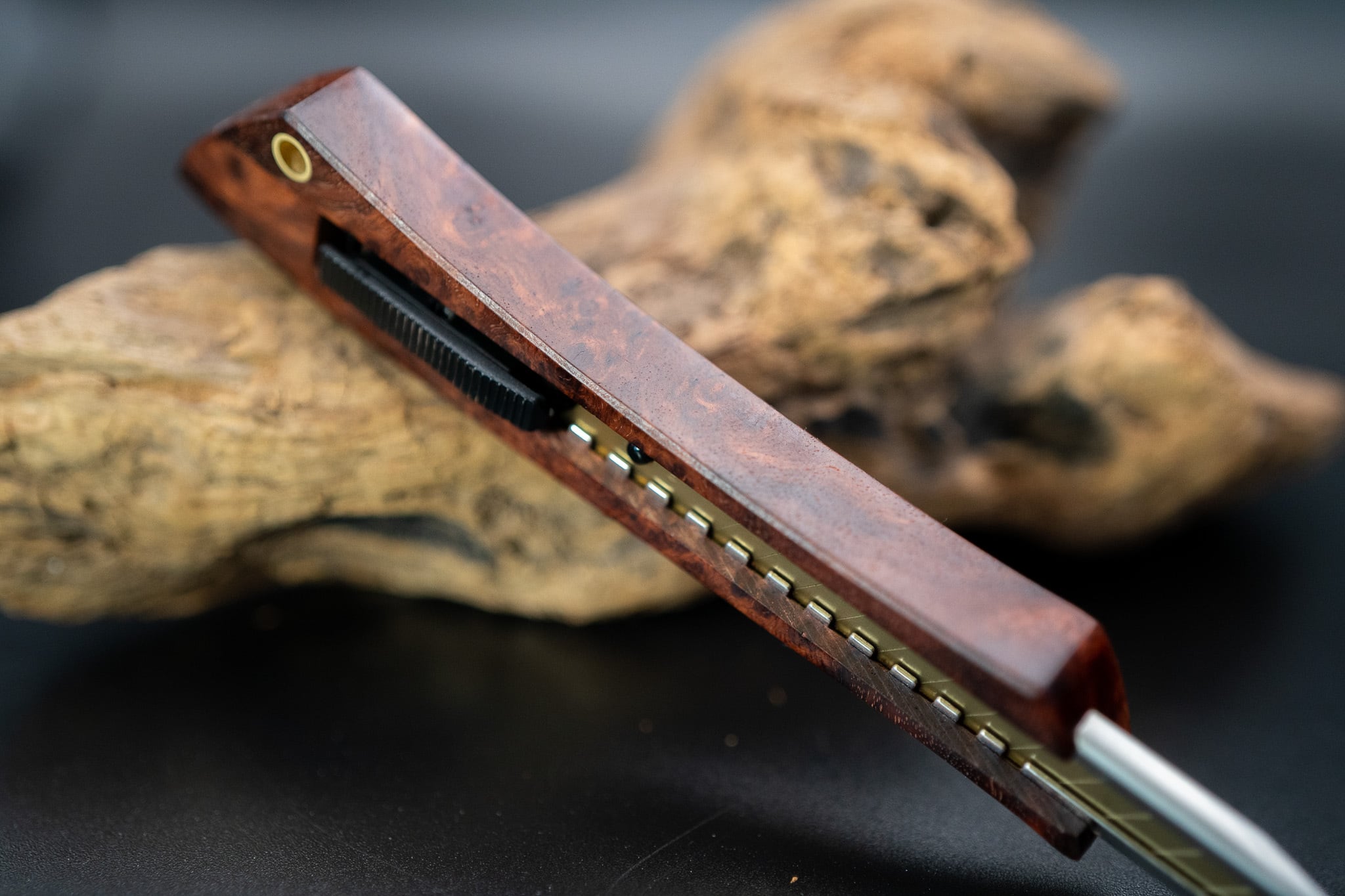 S型木製カッターナイフ 本花梨瘤杢 極上 象嵌 フルールドリス flamberg