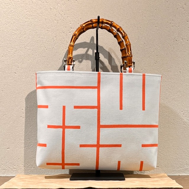 竹持手バッグ横型　＃端(白色地に珊瑚色柄)