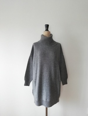【Shiratakaknitichi】軽くてふんわり暖か♡ウール混オフタートルネックチュニックワンピース  ミディアムグレー