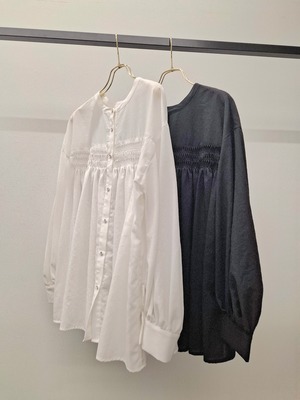 【SAMPLE SALE】スモッキングデザインエアリーブラウス　(ブラック)