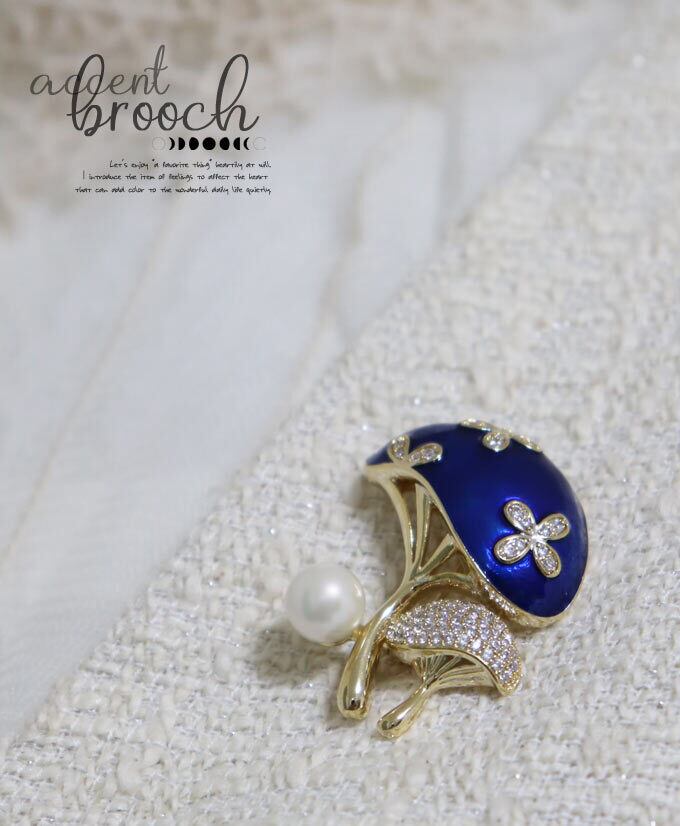 DEAE きのこブローチ/パール/差し色/北欧/煌めくブローチ/かわいいブローチ/金/ゴールド/いきものブローチ/動物ブローチ/アクセント/ビジュー/カジュアル/上品/フォーマル/可愛い/dz10127