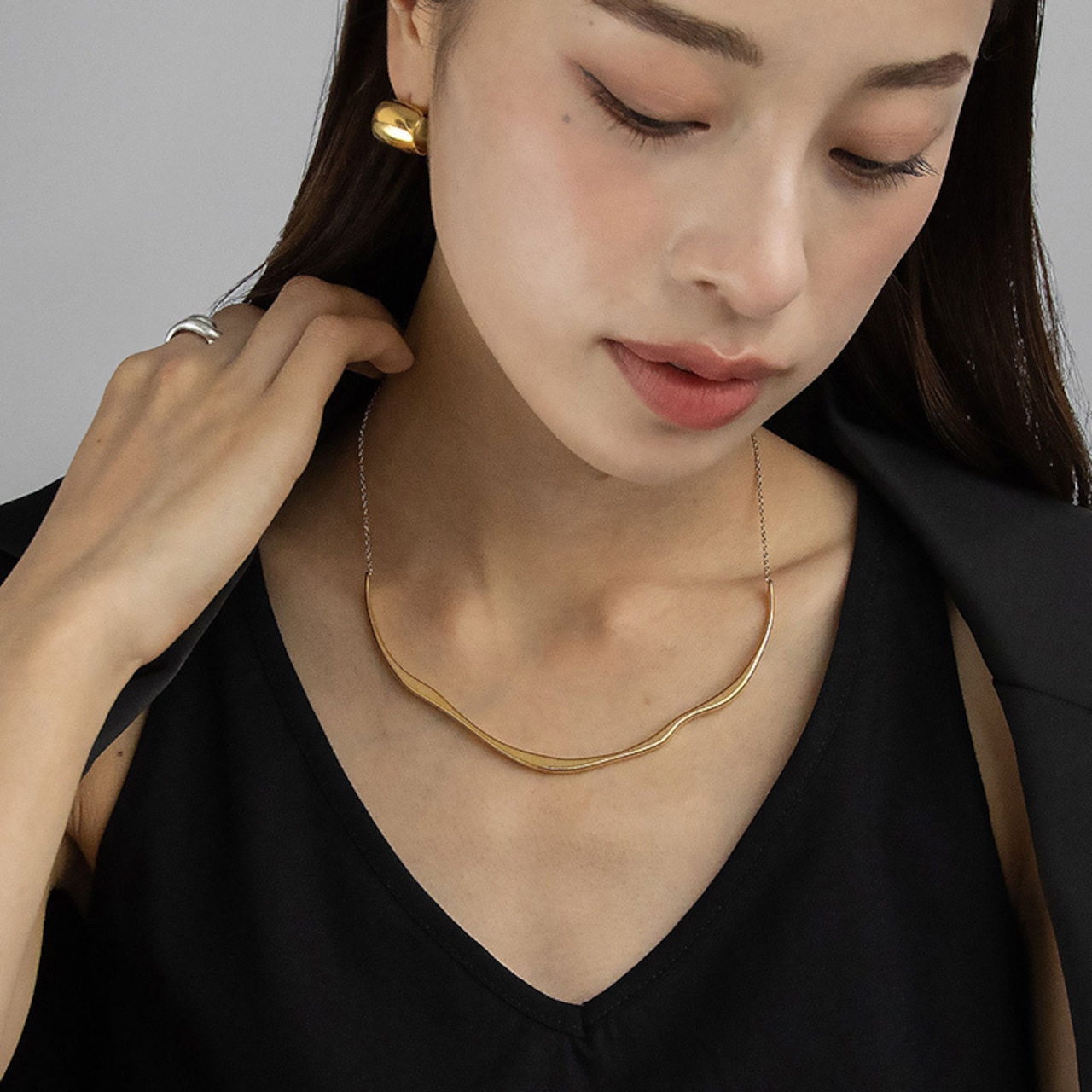 【ネコポス便】ネックレス 短め ニュアンスライン ショートネックレス 金属アレルギー ステンレス 2396