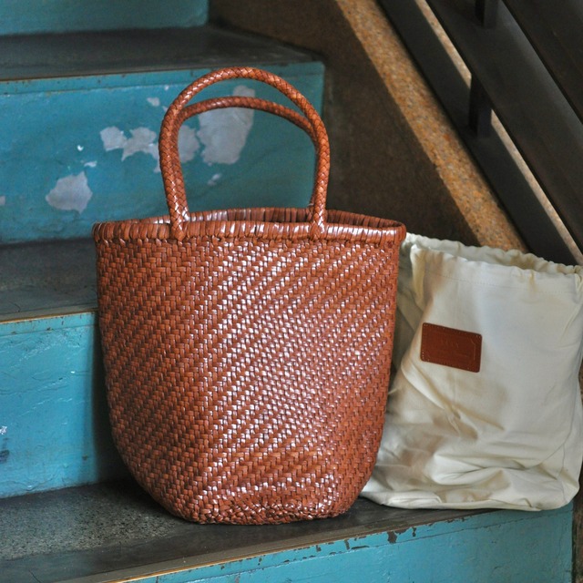 VEEV hand woven leather bag (medium)