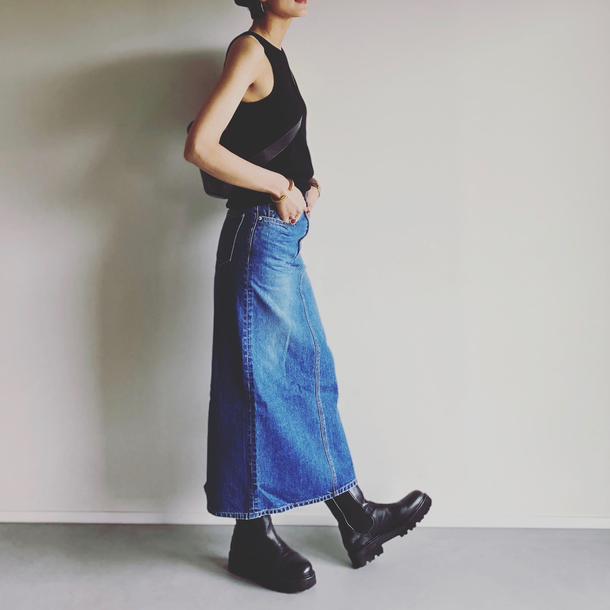 ＜エディター坪田あさみさんコラボ＞I LINE DENIM SKIRT（MID　BLUE）Iライン デニムスカート | woadblue ONLINE  STORE powered by BASE