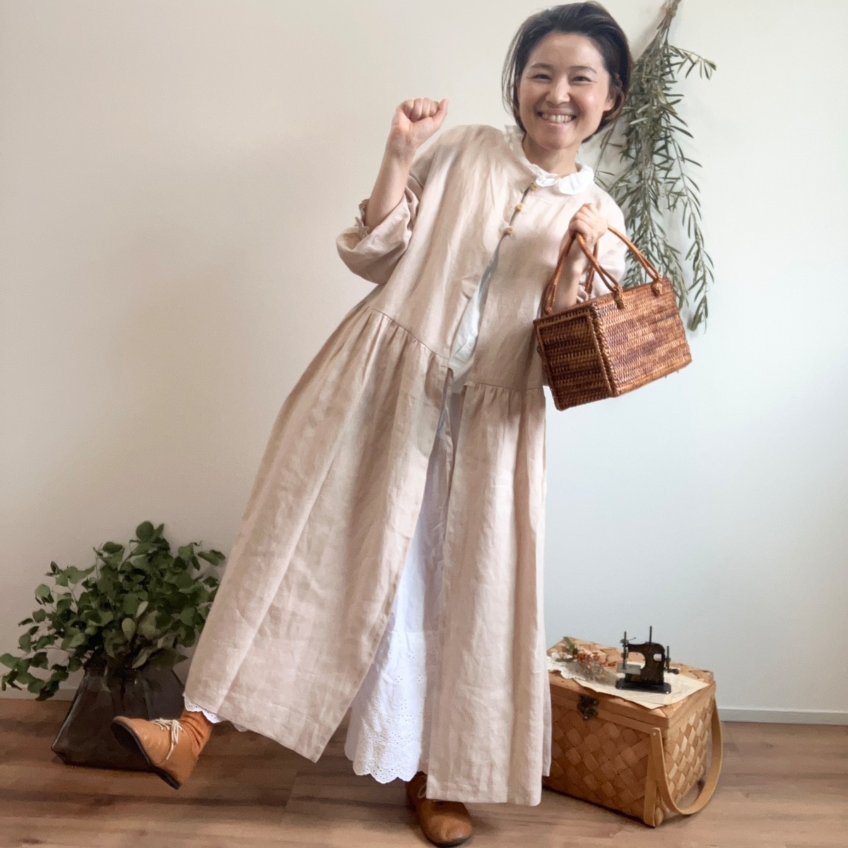 ✴︎100丈✴︎〈ライトベージュ〉薄手リネンの割烹着ワンピース 