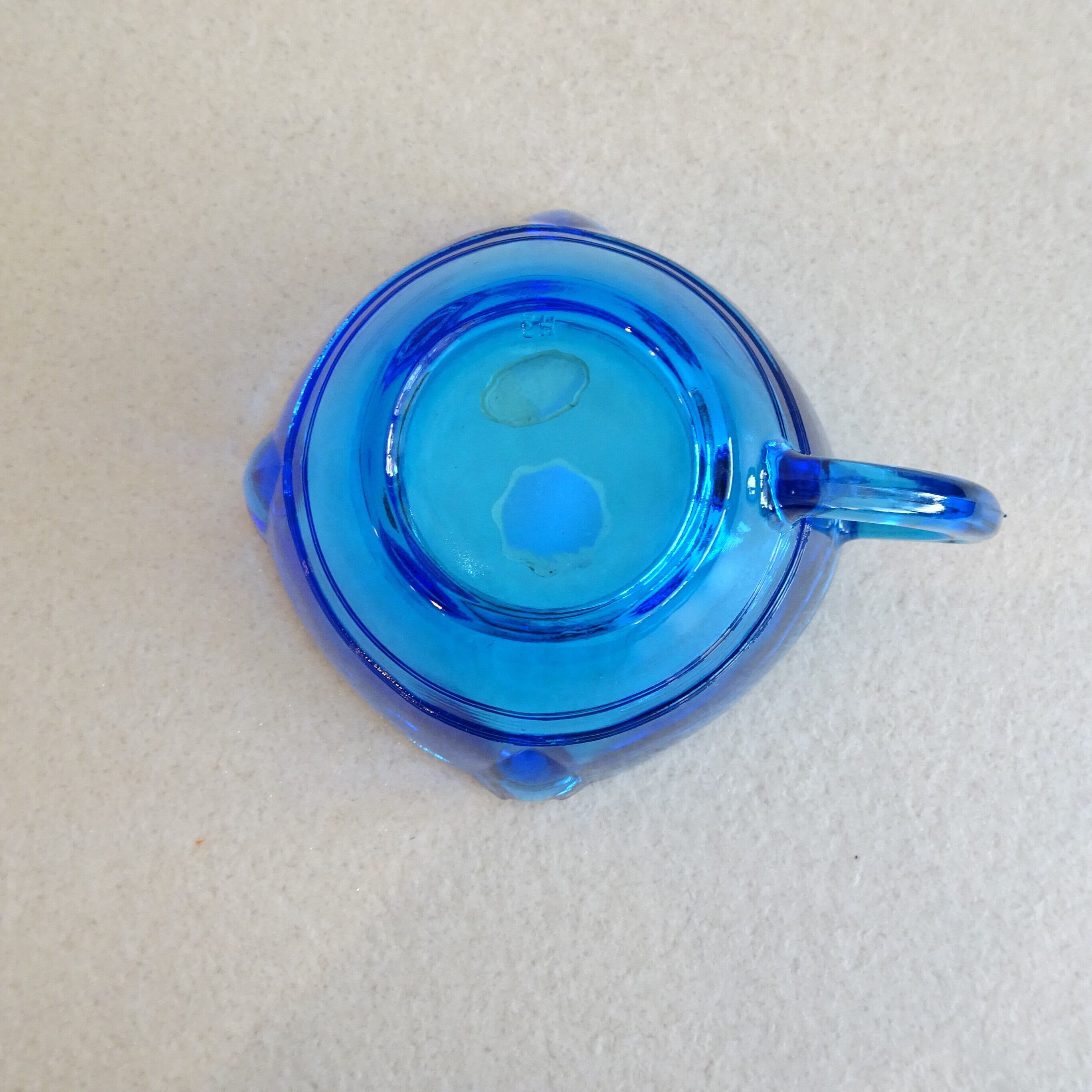 ブルーのカップ型灰皿 | 純喫茶家具の村田商會