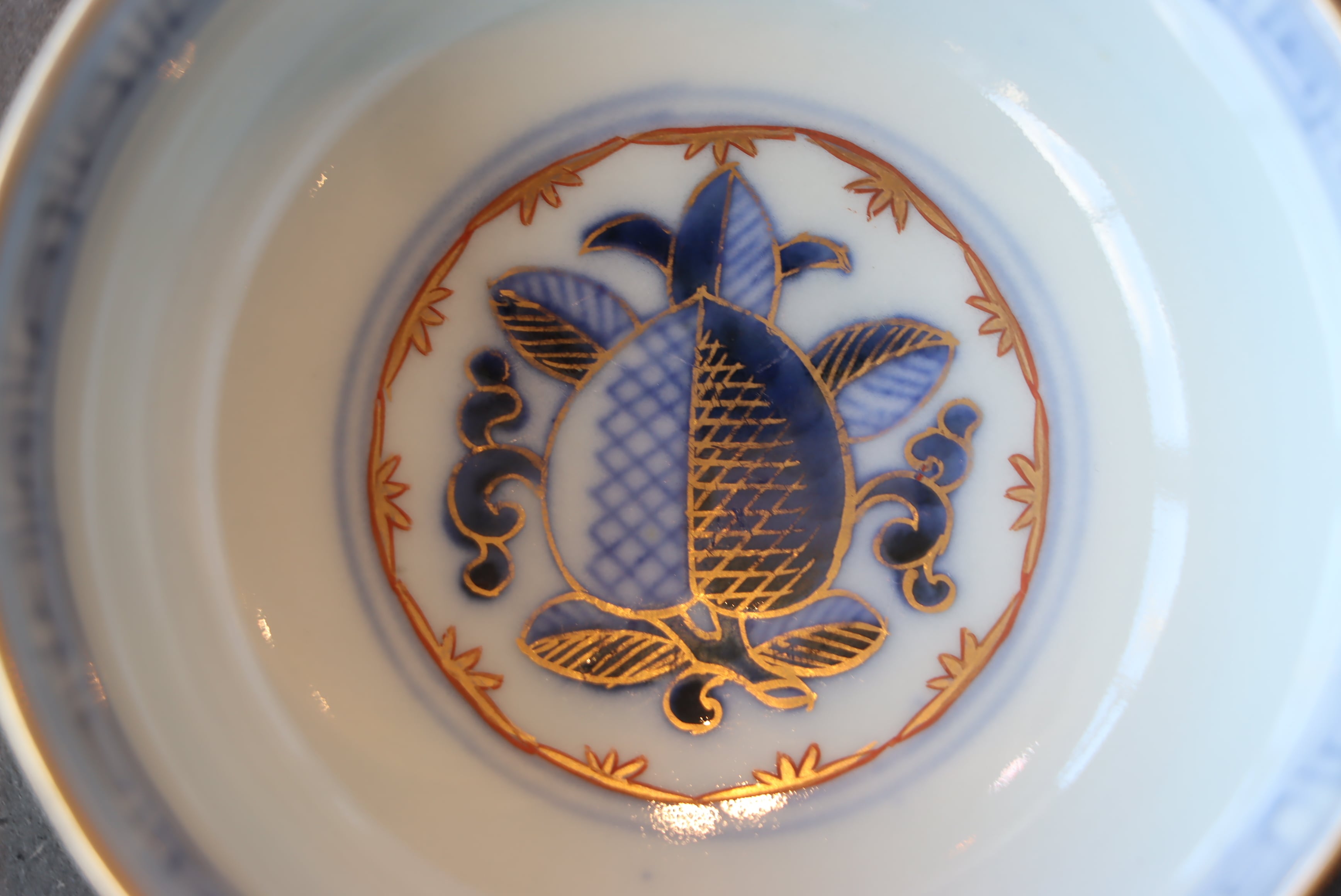 伊万里焼 色絵 桃手 鶴亀翁文 蓋茶碗 通りもの/Imari coverd bowl