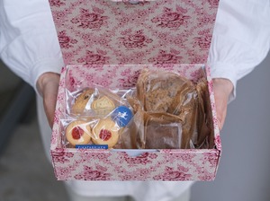 母の日お菓子BOX